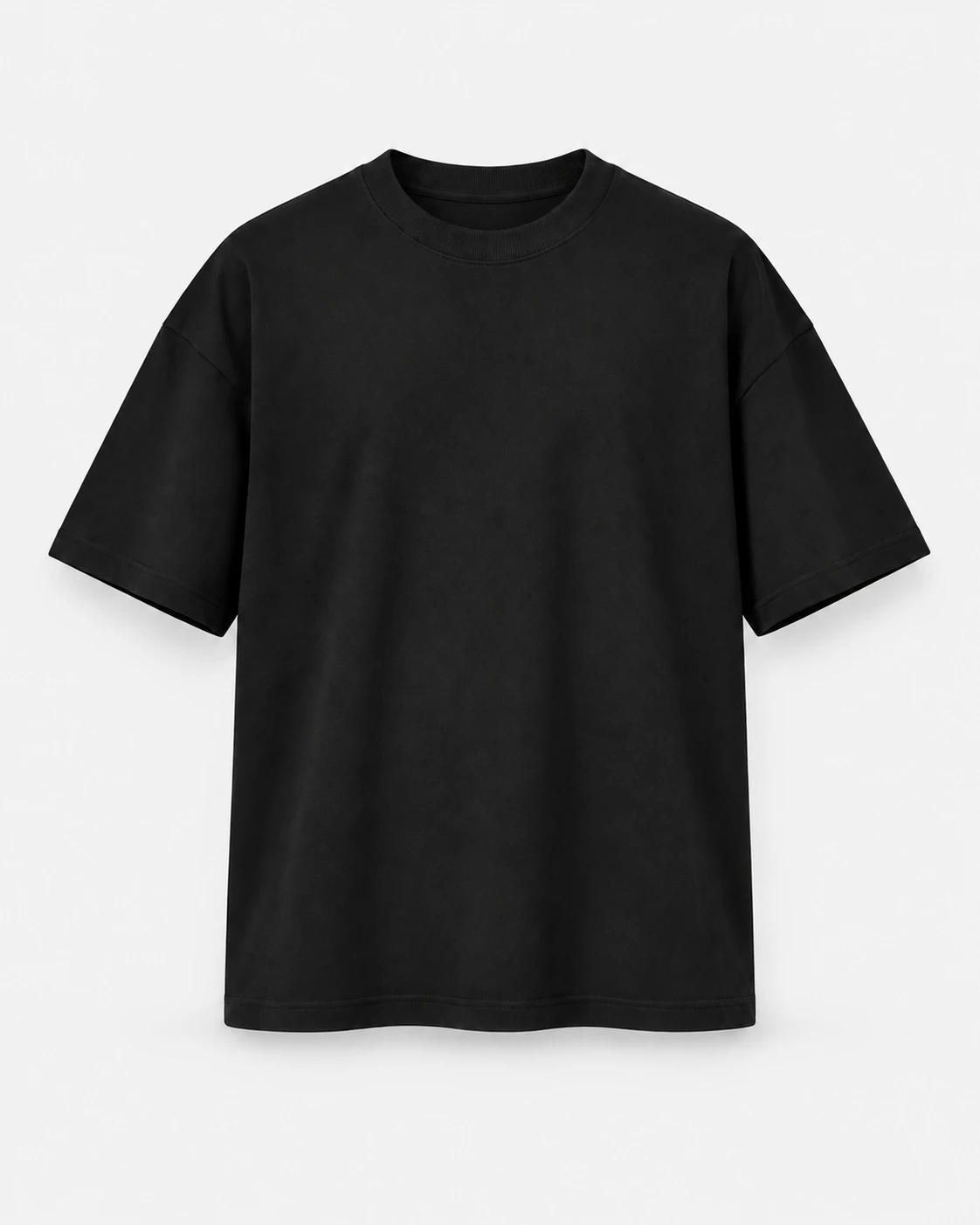 T-shirt preta oversized apresentada como exemplo de vestuário para personalização